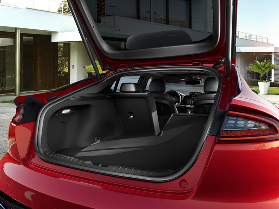 Kia Stinger boot space